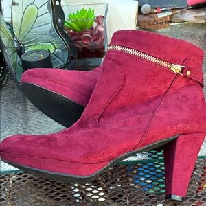 Allegra K Fuchsia Chunky Platform Boots with Gold Zipper Side  Zipper New Size 9